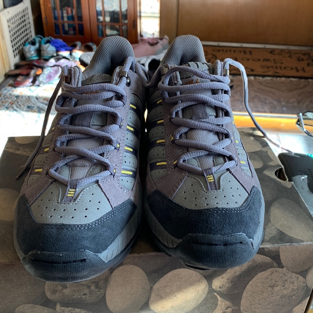 Men hill country sneaker
